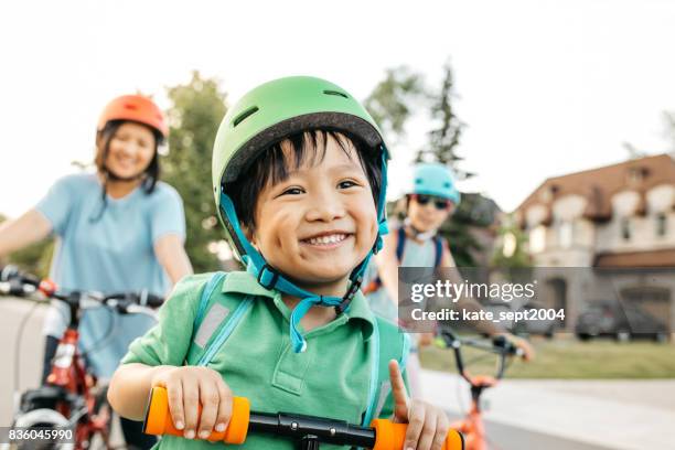 vacations with kids - filipino family stock pictures, royalty-free photos & images