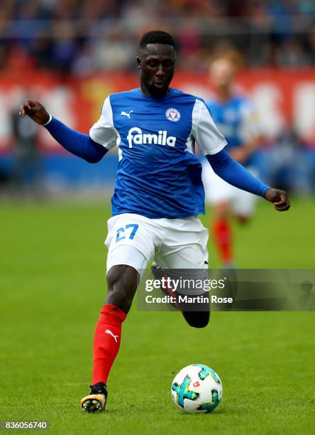 Kingsley Schindler of Kiel runs with the ball during the Second Bundesliga match between Holstein Kiel and SpVgg Greuther Fuerth at Holstein-Stadion...