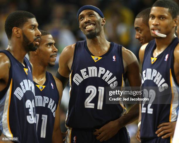 Hakim Warrick of the Memphis Grizzlies looks on with teammates against the Golden State Warriors during an NBA game on November 7, 2008 at Oracle...