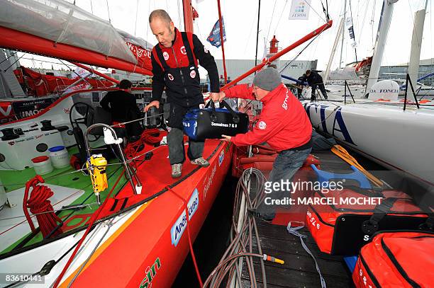 French skipper Kito de Pavant's team members load fresh food on his "Groupe Bel" monohull, on November 8, 2008 in Les Sables d'Olonne, western...