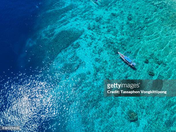 aerial bird eye view of local tour small boat in coral spot blue sea - mauritius stock-fotos und bilder