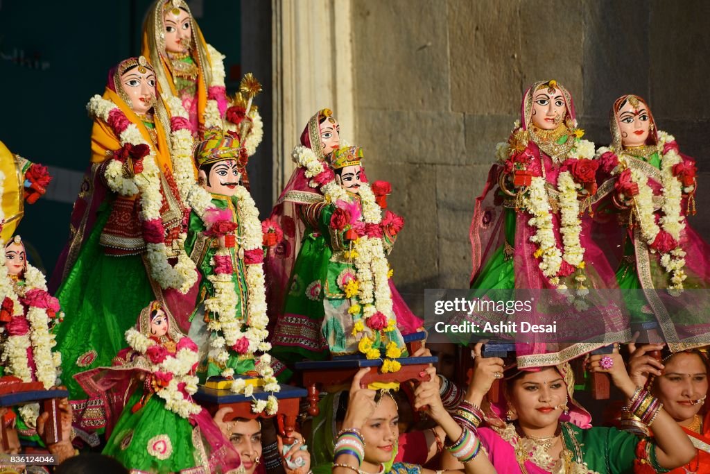 Gangaur Sticker Gangaur Festival Celebrations In Udaipur Rajasthan High-Res Stock Photo ...