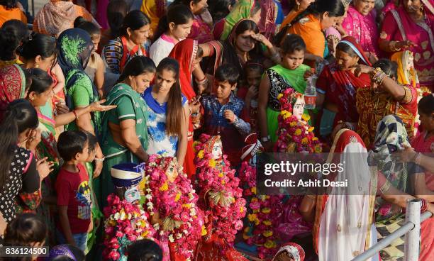 gangaur festival celebrations in udaipur, rajasthan. - gangaur stock pictures, royalty-free photos & images