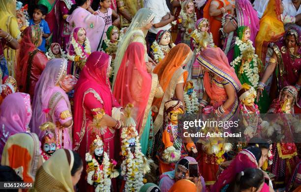 gangaur festival celebrations in udaipur, rajasthan. - gangaur stock pictures, royalty-free photos & images