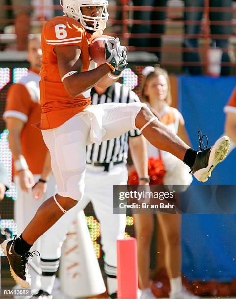 Wide receiver Quan Cosby of the Texas Longhorns pulls down a touchdown against the Baylor Bears in the first quarter on November 8, 2008 at Darrell K...