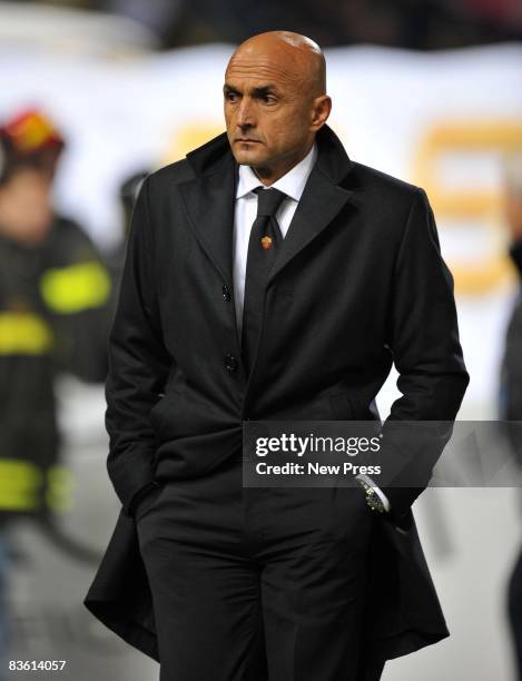 Luciano Spalletti, manager of Roma during the Serie A match between Bologna and Roma at the Stadio Dall'Ara on November 08, 2008 in Bologna, Italy.