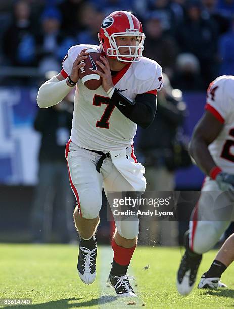 Matthew Stafford of the Georgia Bulldogs runs with the ball against the Kentucky Wildcats at the Commonwealth Stadium on November 8, 2008 in...