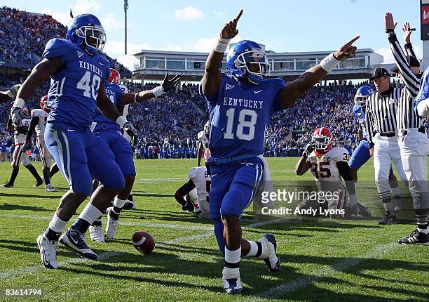 Randall Cobb of the Kentucky Wildcats celebrates a touchdown against the Georgia Bulldogs at Commonwealth Stadium on November 8, 2008 in Lexington,...