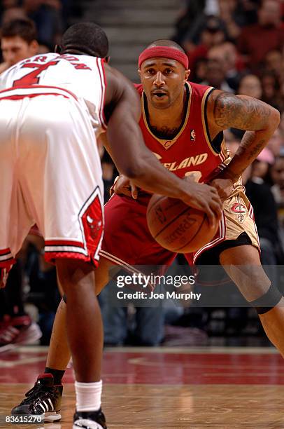 Mo Williams of the Cleveland Cavaliers guards Ben Gordon of the Chicago Bulls during the first quarter of the NBA game on November 8, 2008 at the...