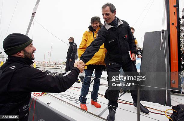 Frenchman Marc Guillemot , skipper of the monohull "Safran", salutes Spanish Unai Basurko , skipper of the monohull "Pakea Bizkaia", on November 9,...