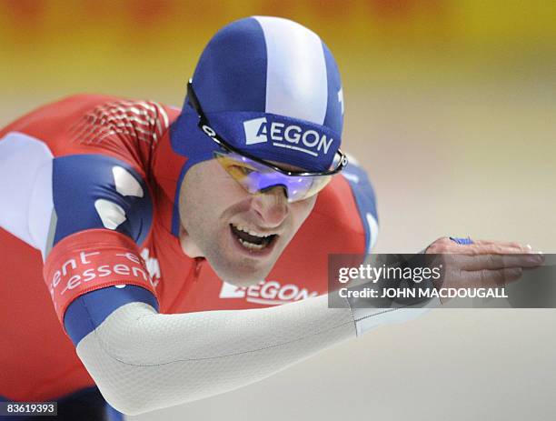 The Netherlands' Erben Wennemars competes in the men's 1000m event of the 1st leg of the ISU Speed Skating World Cup in Berlin on November 9, 2008....