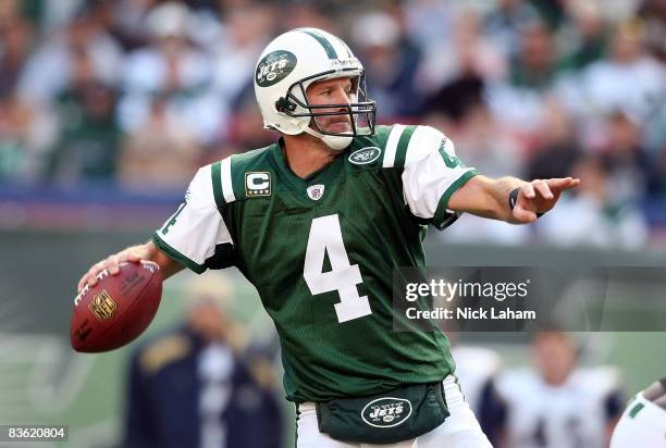 Brett Favre of the New York Jets passes against the St. Louis Rams at Giants Stadium on November 9, 2008 in East Rutherford, New Jersey.