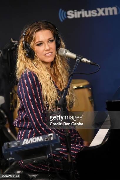 Singer/songwriter Rachel Platten performs at SiriusXM Studios on August 21, 2017 in New York City.