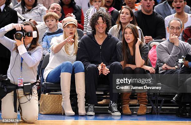 Beth Ostrosky, Howard Stern and daughter attend the Utah Jazz vs New York Knicks game at Madison Square Garden on November 9, 2008 in New York City.