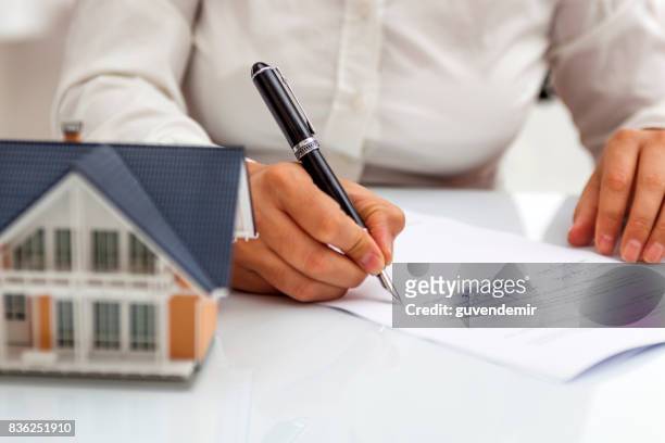 purchase agreement for hours with model home - insurance stock pictures, royalty-free photos & images