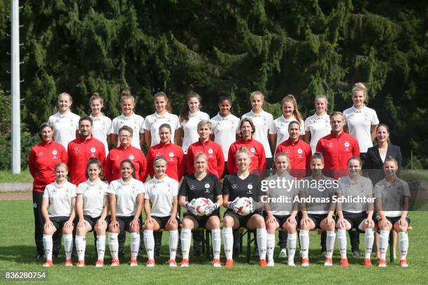 Teamphoto : "nPauline Wimmer , Lina Jubel , Leonie Koester , Jasmin Jabbes , Johanna Biermann , Shekiera Martinez , Karla Goerlitz , Noreen Guennewig...