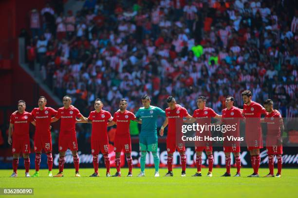 Players of Toluca observe a minute of silence in memory of the victims of the terrorist attack in Barcelona prior the fifth round match between...