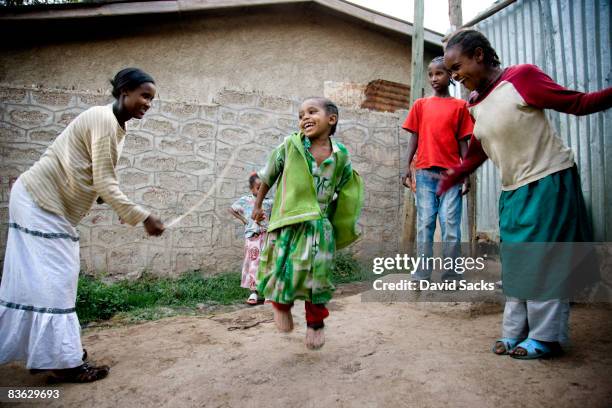 girls playing - ethiopia imagens e fotografias de stock