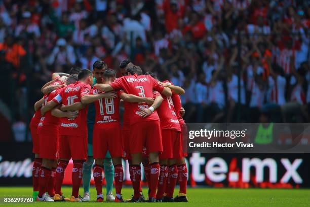 Players of Toluca gather prior the fifth round match between Toluca and Necaxa as part of the Torneo Apertura 2017 Liga MX at Nemesio Diez Stadium on...