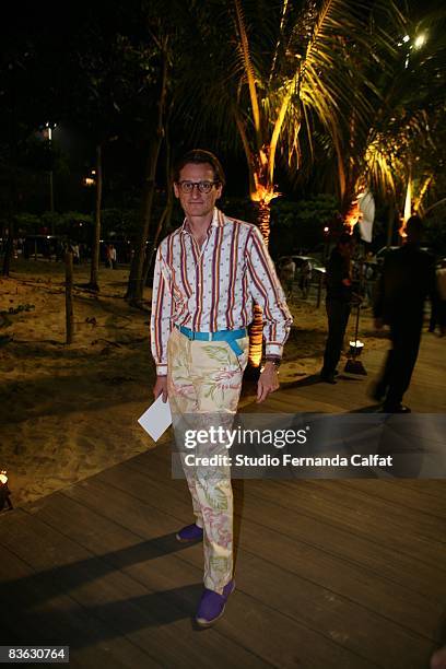 Hamish Bowles attends the Osklen/Lenny fashion show during Claro Rio Summer at Forte de Copacabana on November 8, 2008 in Rio De Janeiro, Brazil