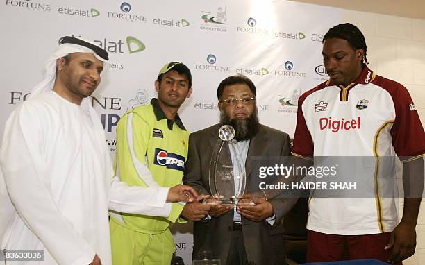 Pakistan cricket team captain, Shoaib Malik , West Indies captain Chris Gayle , with Jamal Saeed al-Nuaimi Etisalat Abu Dhabi region general manager...
