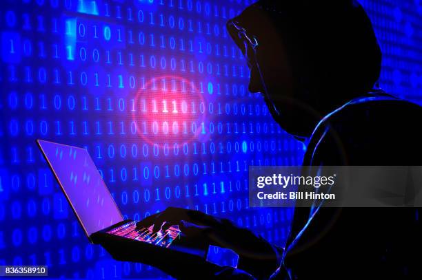 hacker red alert - threats stockfoto's en -beelden