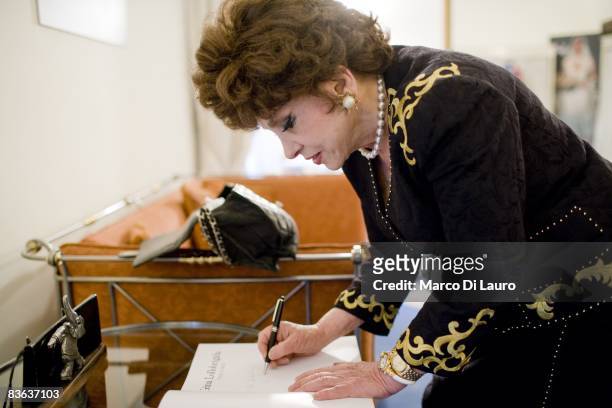 Italian actress Gina Lollobrigida is seen in the atelier of the Italian couturier Fausto Sarli as she signs her book on October 14, 2008 in Rome,...