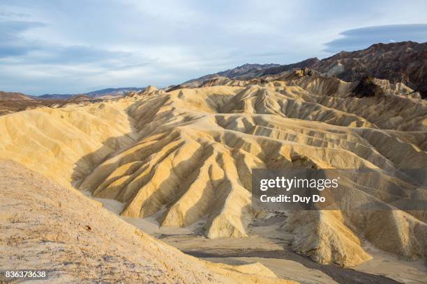 zabriskie point in death valley national park - amargosa mountains stock-fotos und bilder