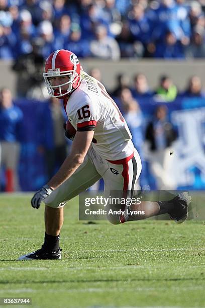 Kris Durham of the Georgia Bulldogs carries the ball during the game against the Kentucky Wildcats at Commonwealth Stadium on November 8, 2008 in...