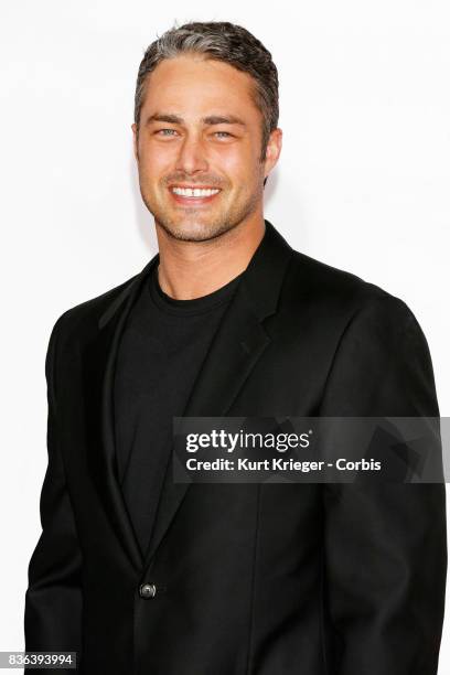 Image has been digitally retouched.) Taylor Kinney arrives at the People´s Choice Awards 2016 in Los Angeles, California on January 6, 2016.