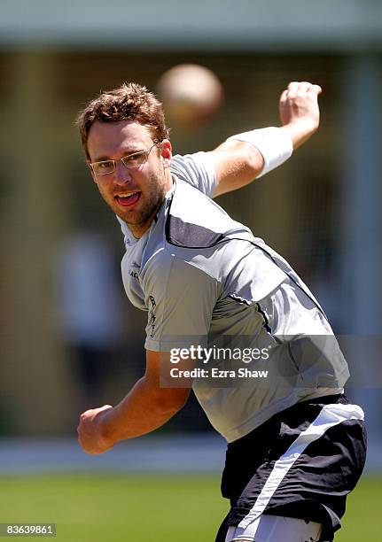 Daniel Vettori bowls during a New Zealand nets session at the Sydney Cricket Ground on November 11, 2008 in Sydney, Australia.