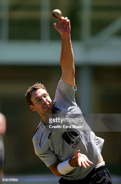 Daniel Vettori bowls during a New Zealand nets session at the Sydney Cricket Ground on November 11, 2008 in Sydney, Australia.