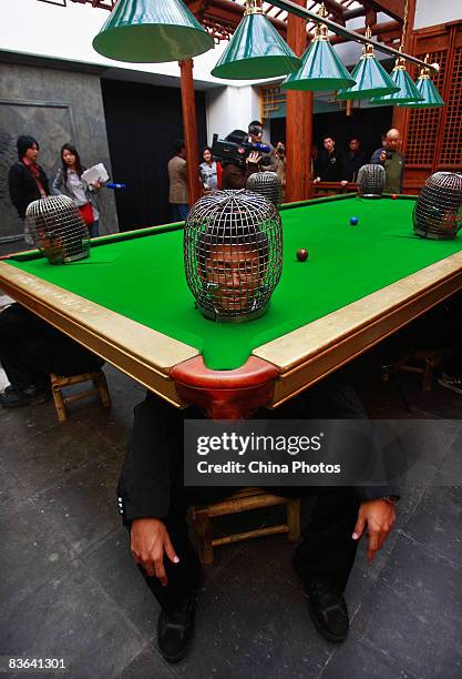 Table Knocking 173 Knocking Table Stock Photos, High-Res Pictures, and Images - Getty ...