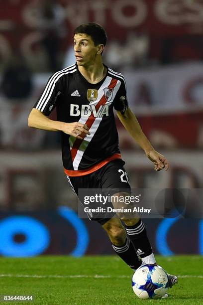 Ignacio Fernandez of River Plate drives the ball during a match between River Plate and Instituto as part of round 16 of Copa Argentina 2017 at Jose...