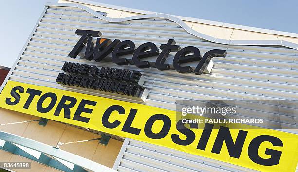 Computer Store Closed Electronics Store Window Photos and Premium High Res Pictures - Getty ...