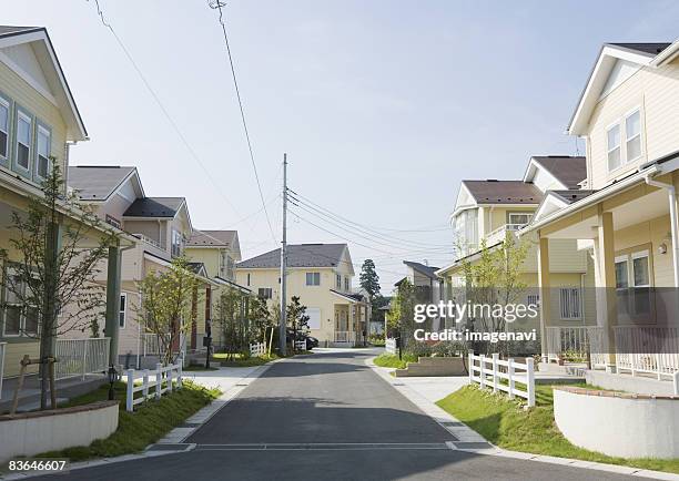 residential district - 一軒家 ストックフォトと画像