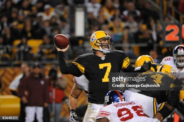 Quarterback Ben Roethlisberger of the Pittsburgh Steelers passes against the New York Giants at Heinz Field on October 26, 2008 in Pittsburgh,...