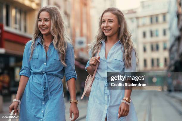 happy twins in the city - look alike stock pictures, royalty-free photos & images