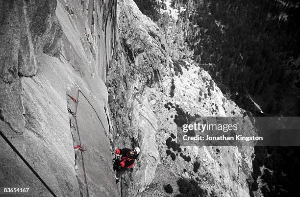 rock climber, yosemite, california. - isolated colour stockfoto's en -beelden