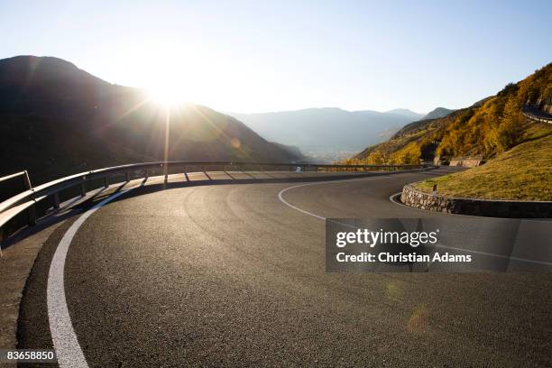 Perspective Rood 46,723 One Point Perspective Road Stock Photos, High-Res Pictures, and ...
