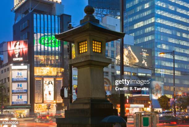 large stone lantern in tokyo, japan - omotesando tokio stockfoto's en -beelden