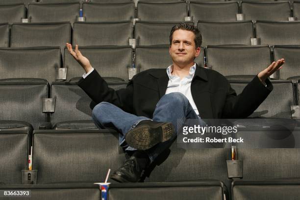 Portrait of ESPN.com writer Bill Simmons in stands before Los Angeles Clippers vs New Jersey Nets game. Los Angeles, CA 1/25/2006 CREDIT: Robert Beck