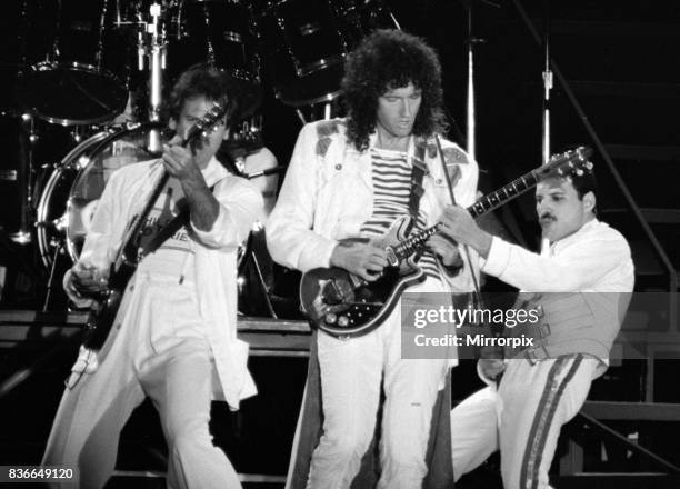 Queen Rock Group Freddie mercury, Brian May, John Deacon & Roger Taylor. Queen in concert at St James Park in Newcastle Freddie Mercury 1980s.