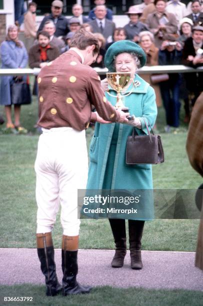 Queen Elizabeth Queen Mother March 1981 presents the Grand Military Gold Cup to B. Munro-Wilson at Sandown Park.