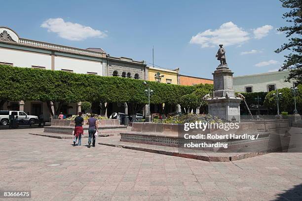 plaza de la independencia (plaza de armas) in santiago de queretaro (queretaro), a unesco world heritage site, queretaro state, mexico, north america - plaza de armas stock pictures, royalty-free photos & images