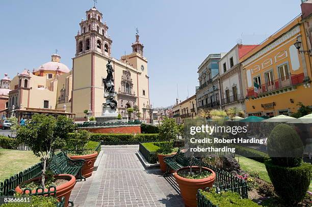 view from the plaza de la paz of the 17th century basilica de nuestra senora de guanajuato in guanajuato, a unesco world heritage site, guanajuato state, mexico, north america - nuestra senora de la paz stock pictures, royalty-free photos & images