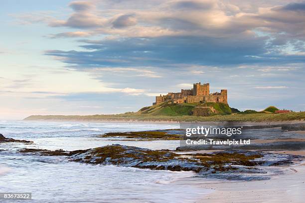 bamburgh castle - northumberland stock-fotos und bilder