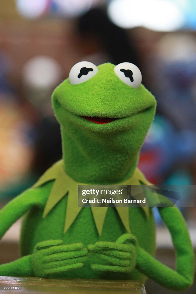 The Muppets Visit The Whatnot Workshop At FAO Schwarz