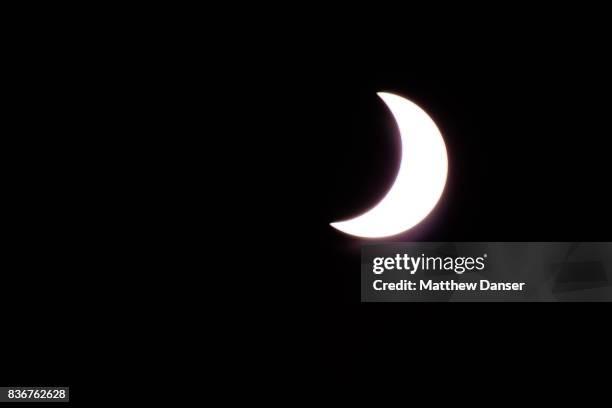 solar eclipse maximum coverage in south austin, tx - danser stock pictures, royalty-free photos & images