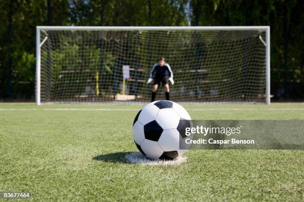 a soccer ball on a soccer field - penalty photos et images de collection